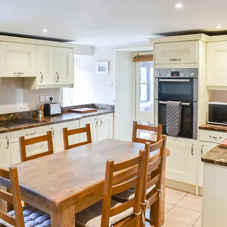 Red Squirrel Haven Hawes